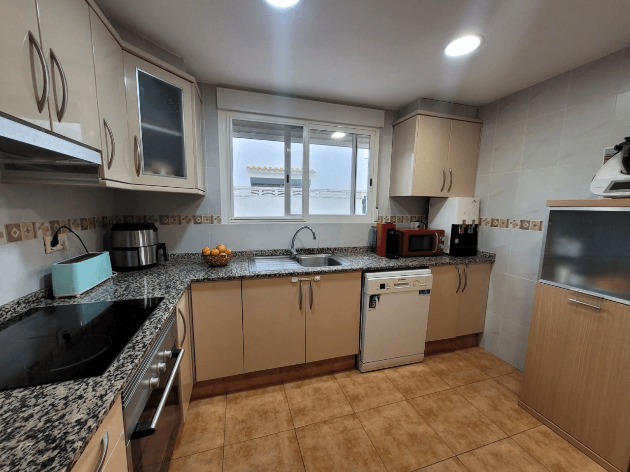 Excelente vivienda independiente a la venta en Zona Helipoli