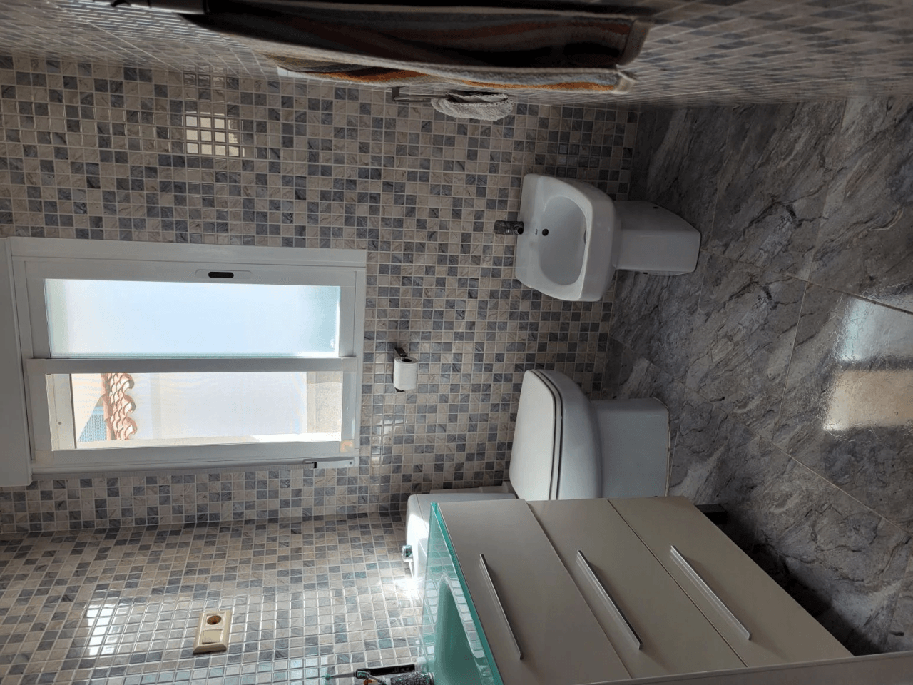 Excelente vivienda independiente a la venta en Zona Helipoli
