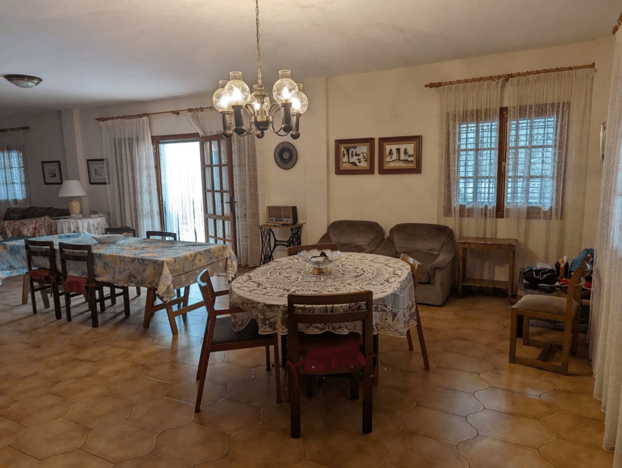 Villa individual con piscina en Zona Gran Avenida