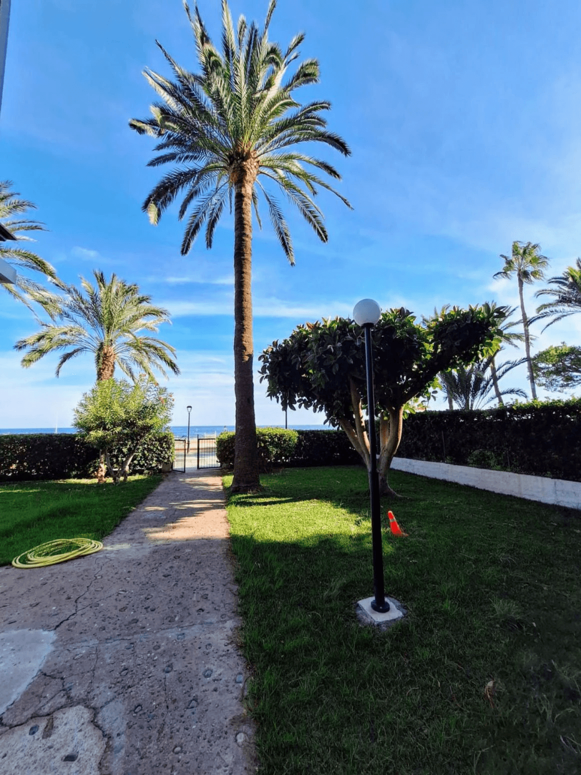 Apartamento primera linea de la playa zona voramar.