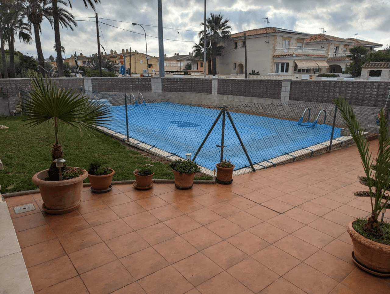 Villa individual con piscina en Zona Gran Avenida