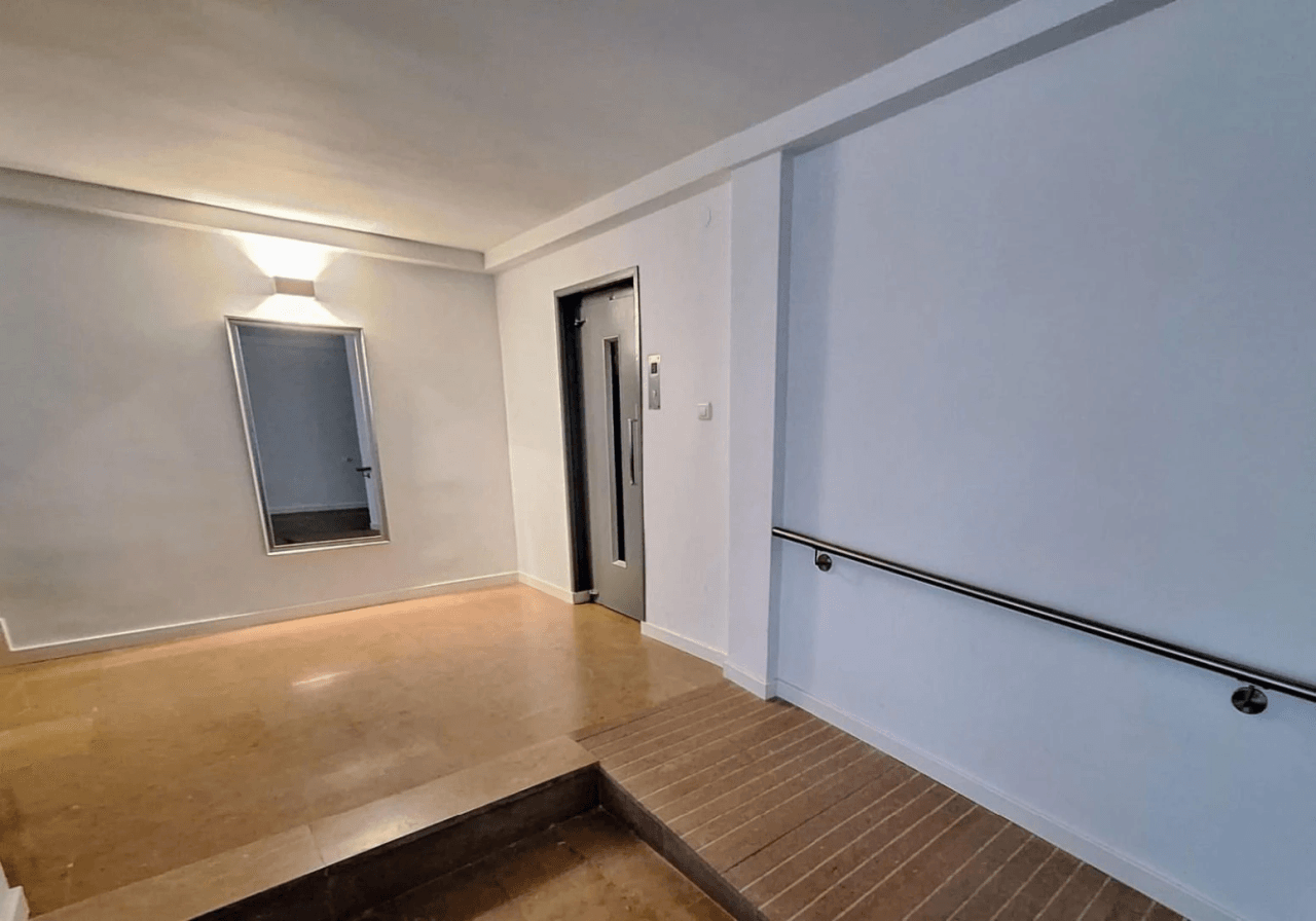 Apartamento primera linea de la playa zona voramar.