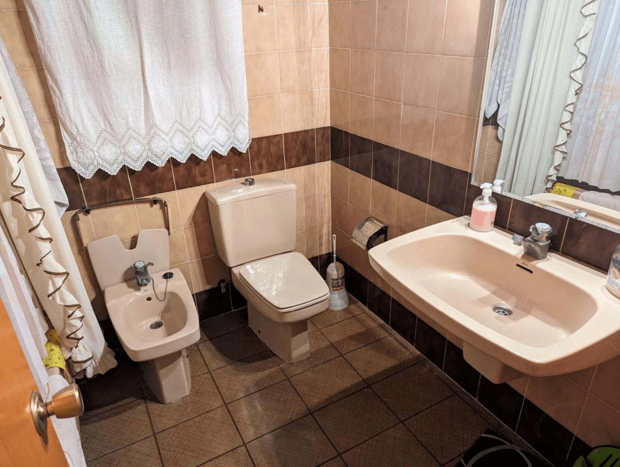 Villa individual con piscina en Zona Gran Avenida