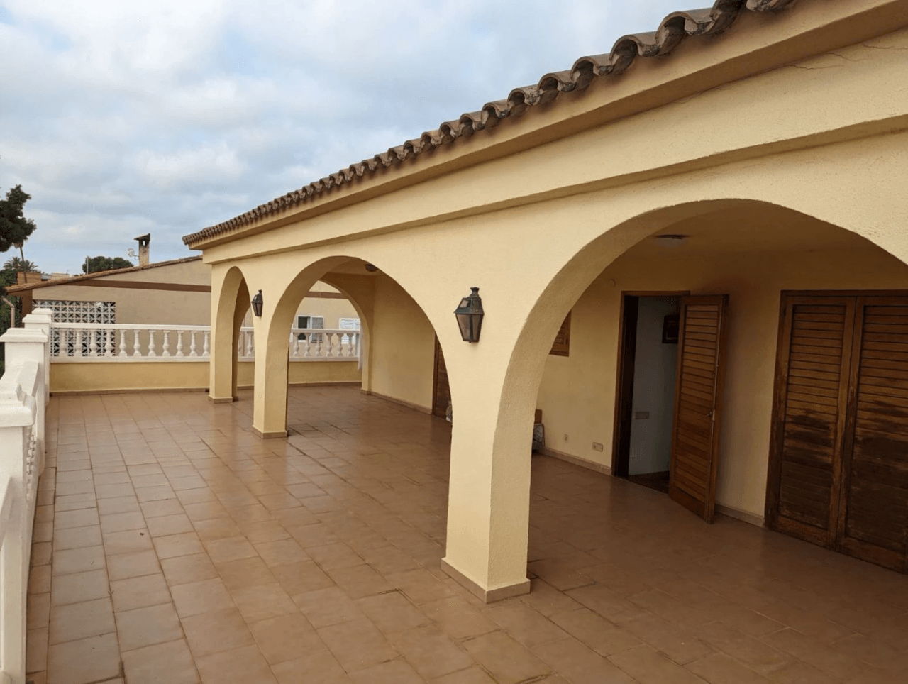 Villa individual con piscina en Zona Gran Avenida