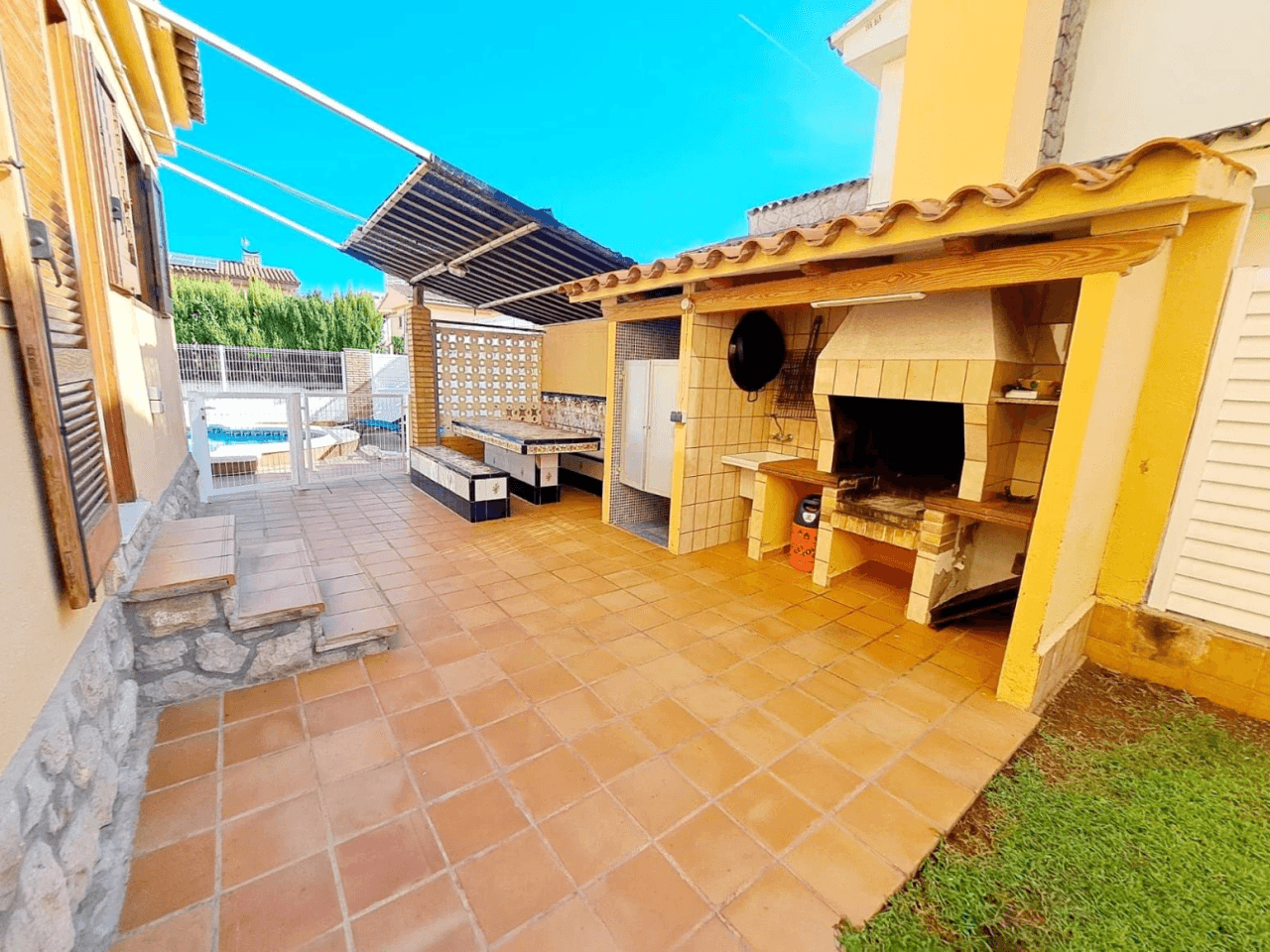 VILLA EN C/ SAN VICENTE. CERCA DEL TORREON Y DEL PUEBLO