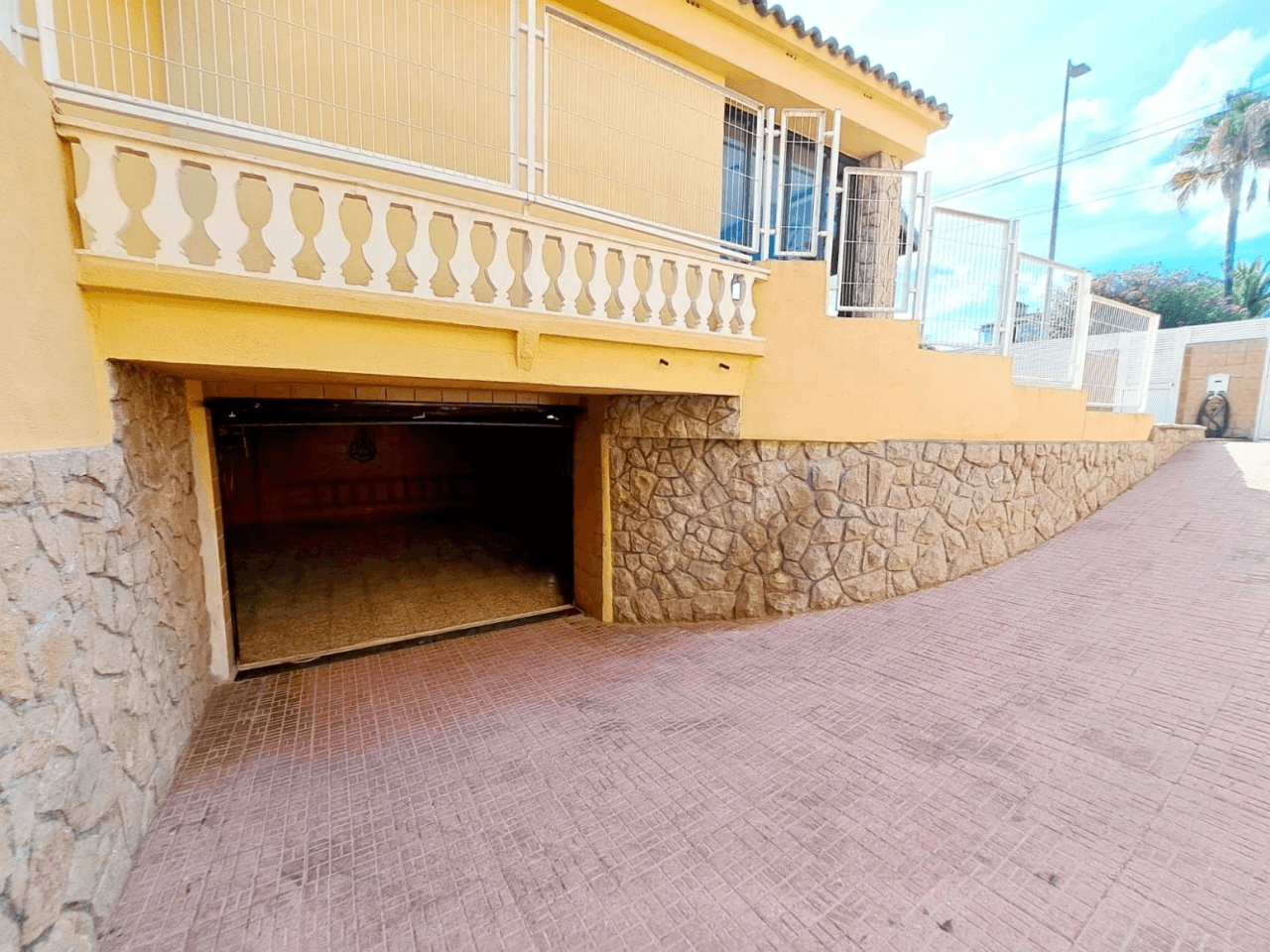 VILLA EN C/ SAN VICENTE. CERCA DEL TORREON Y DEL PUEBLO