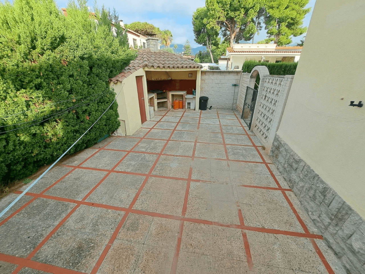 Villa individual con piscina en Zona Gran Avenida