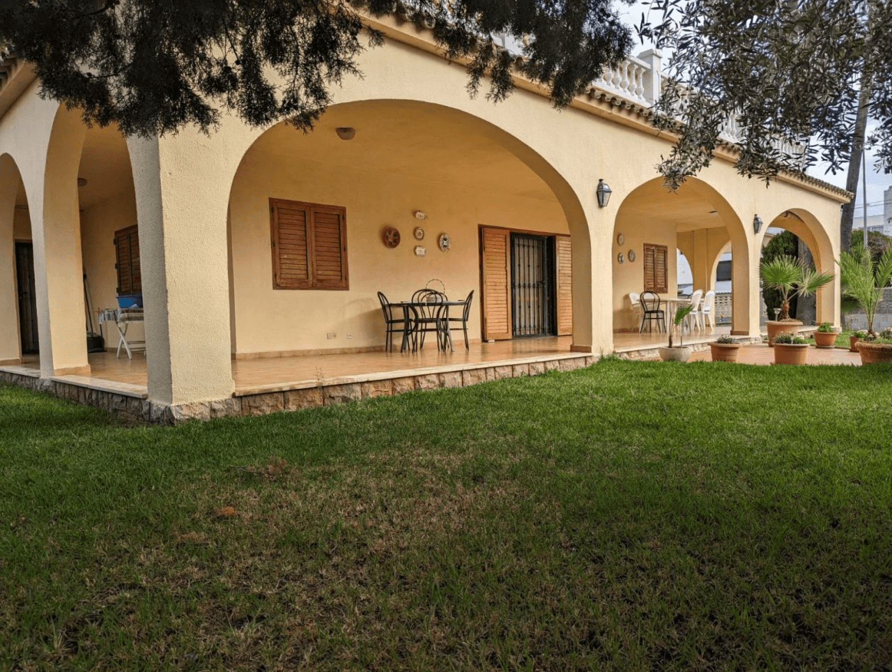 Villa individual con piscina en Zona Gran Avenida