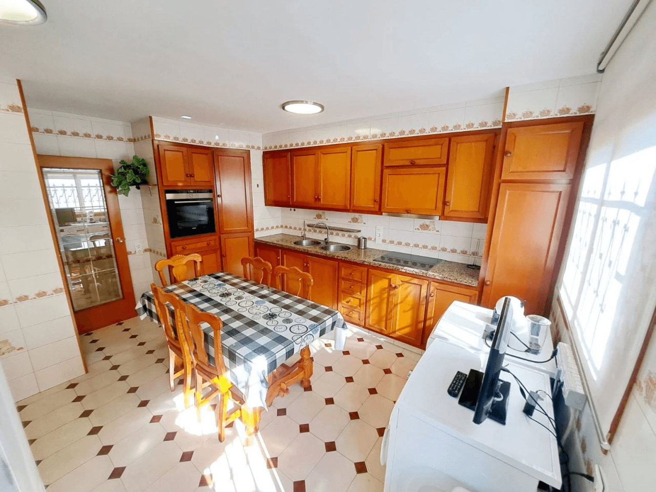VILLA EN C/ SAN VICENTE. CERCA DEL TORREON Y DEL PUEBLO