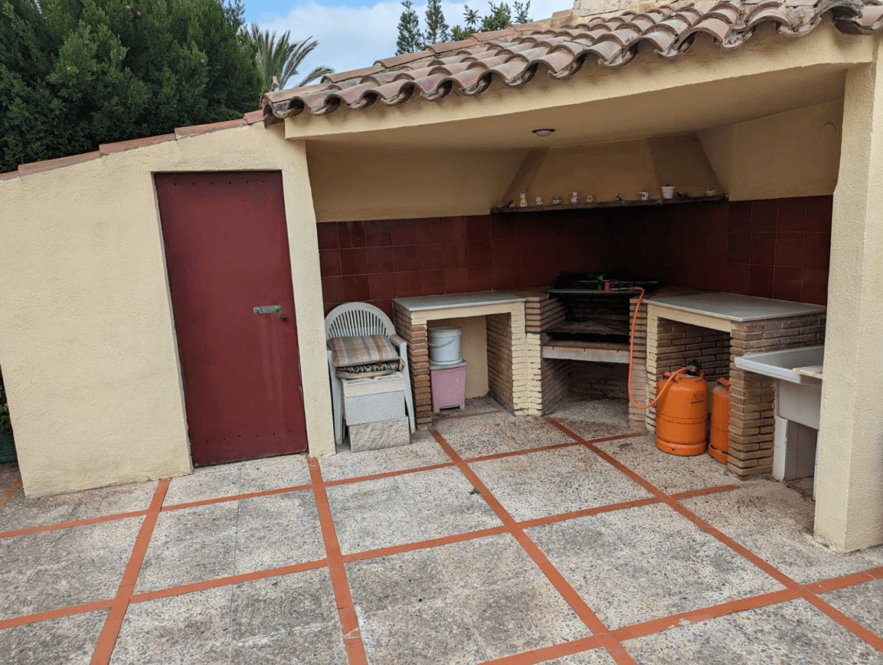 VILLA INDIVIDUAL CON PISCINA EN GRAN AVENIDA
