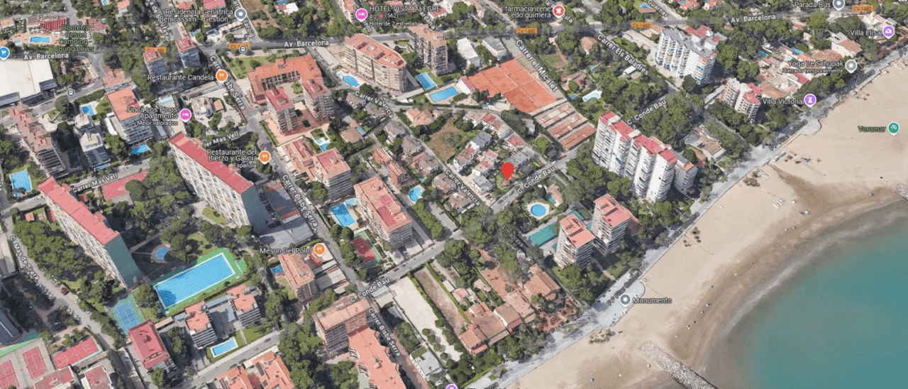 ADOSADO A LA VENTA EN PLAYA DE VORAMAR