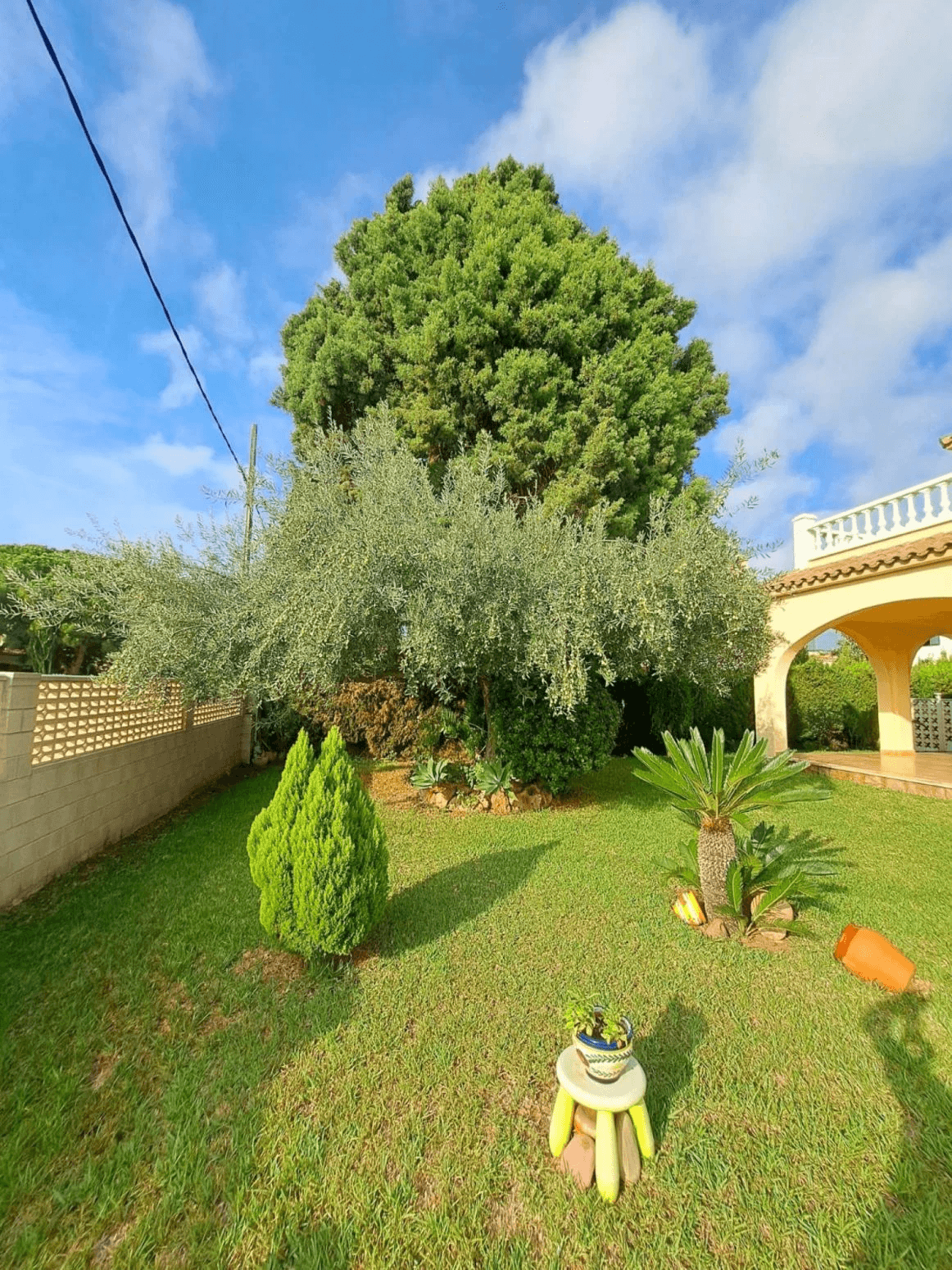 VILLA INDIVIDUAL CON PISCINA EN GRAN AVENIDA