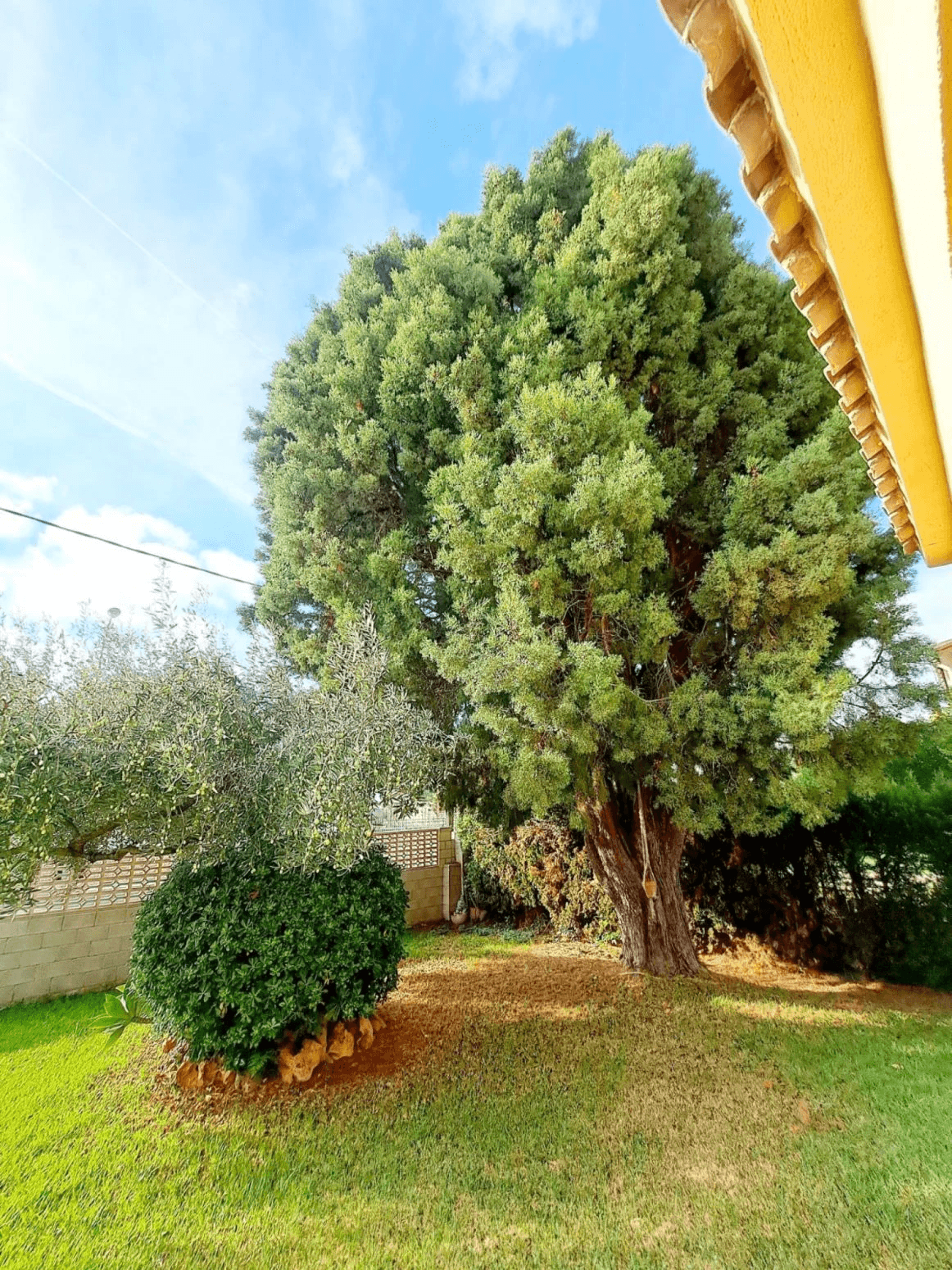 VILLA INDIVIDUAL CON PISCINA EN GRAN AVENIDA
