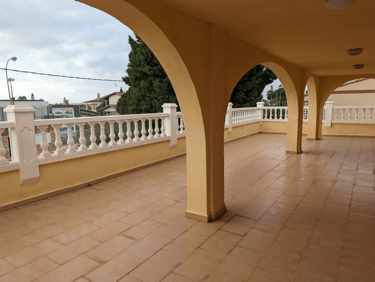 VILLA INDIVIDUAL CON PISCINA EN GRAN AVENIDA