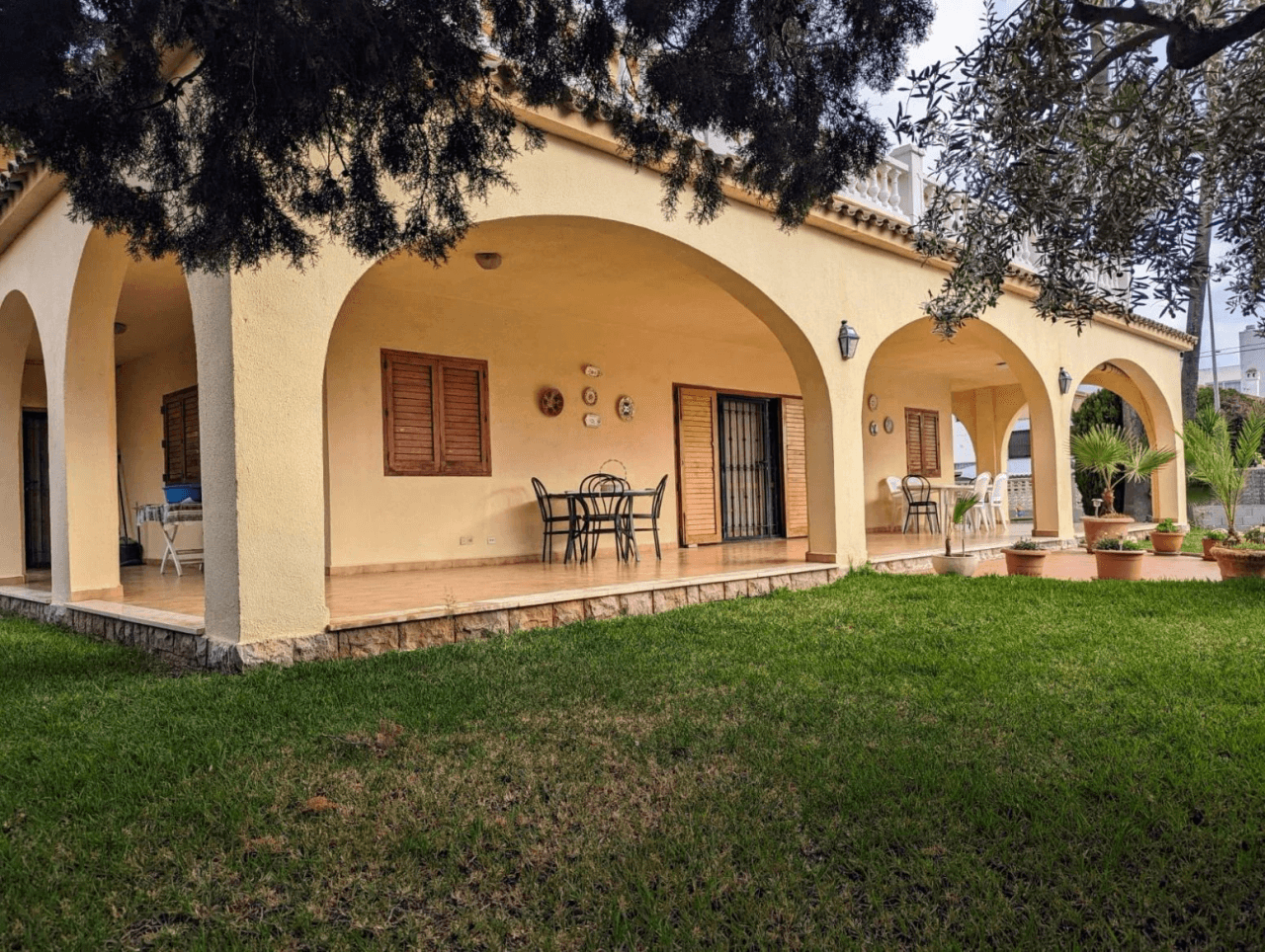 VILLA INDIVIDUAL CON PISCINA EN GRAN AVENIDA