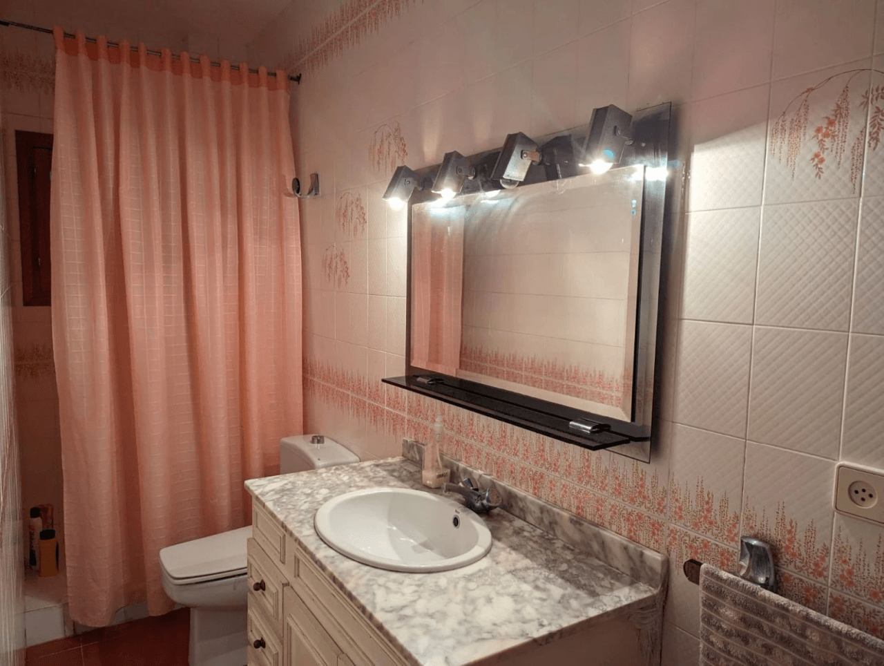 VILLA INDIVIDUAL CON PISCINA EN GRAN AVENIDA